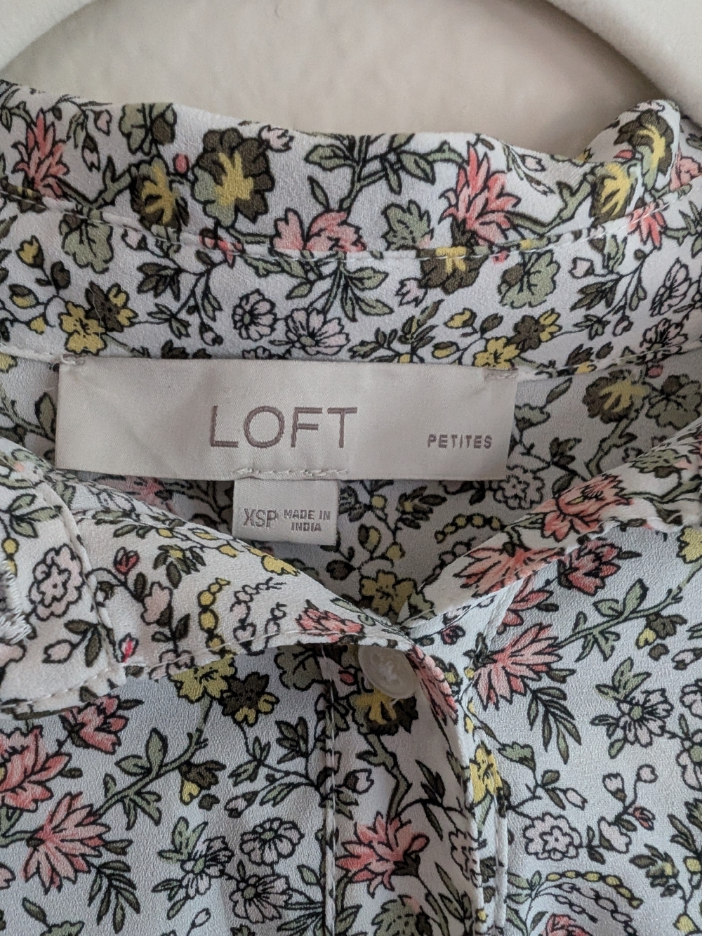 Sweet LOFT Sleeveless Collared Blouse with Delicate Florals - XS Petite - Picture 4 of 7